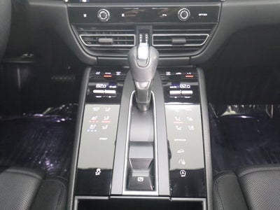 2023 Porsche Macan Base