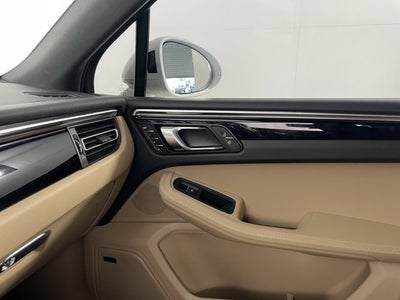 2023 Porsche Macan Base