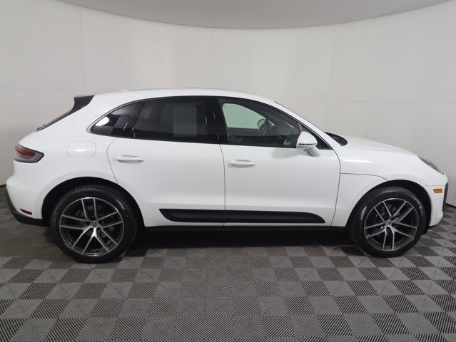 2025 Porsche Macan Base