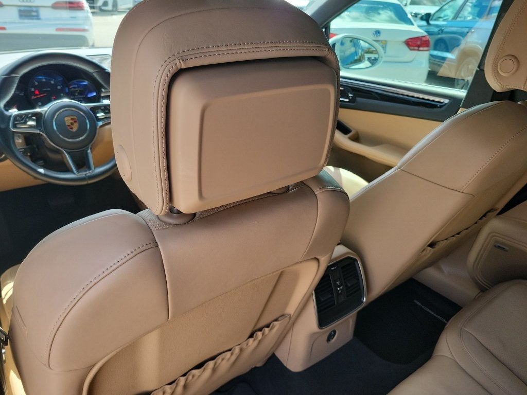 2021 Porsche Macan Base