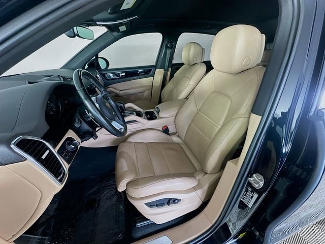 2022 Porsche Cayenne Base