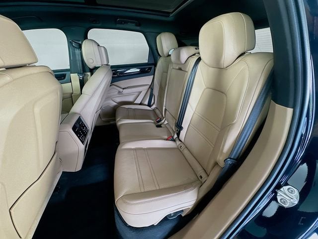 2022 Porsche Cayenne Base