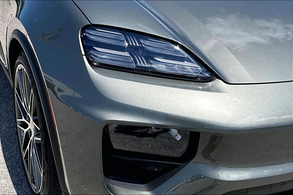 2025 Porsche Macan Electric 4
