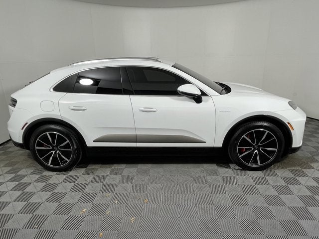 2025 Porsche Macan Electric Turbo