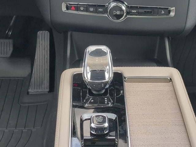 2026 Volvo XC90 Plus