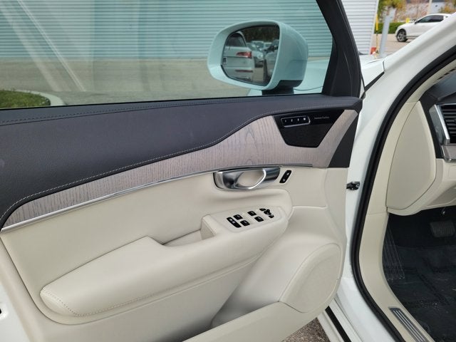 2025 Volvo XC90 B6 Ultra