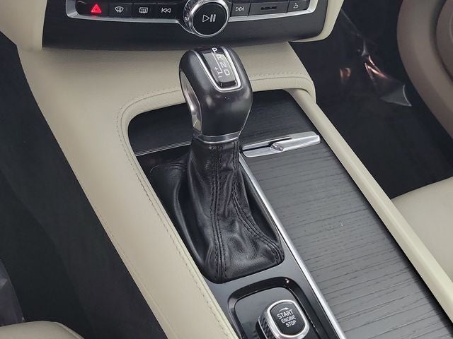 2020 Volvo XC90 T5 Momentum