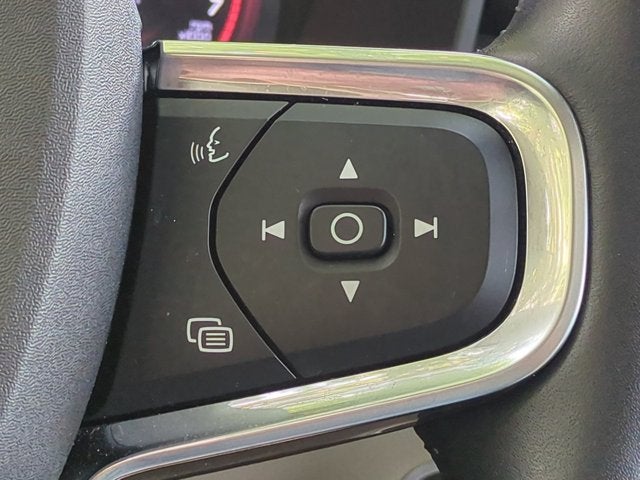 2021 Volvo XC40 Momentum