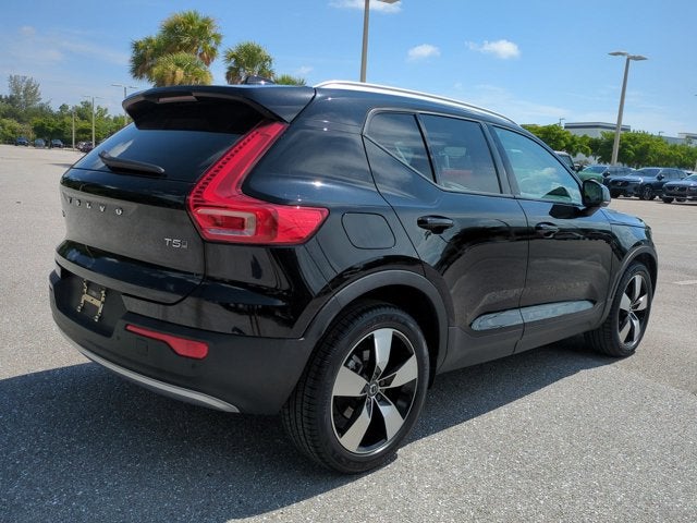 2021 Volvo XC40 Momentum