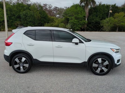 2019 Volvo XC40 Momentum