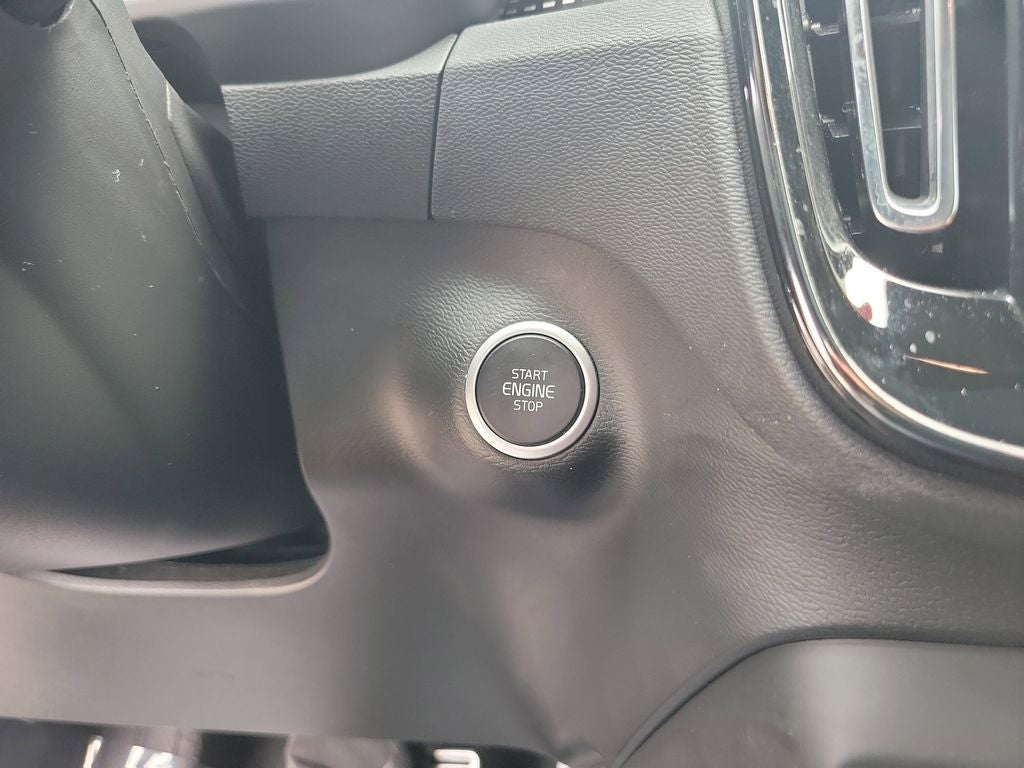 2021 Volvo XC40 R-Design