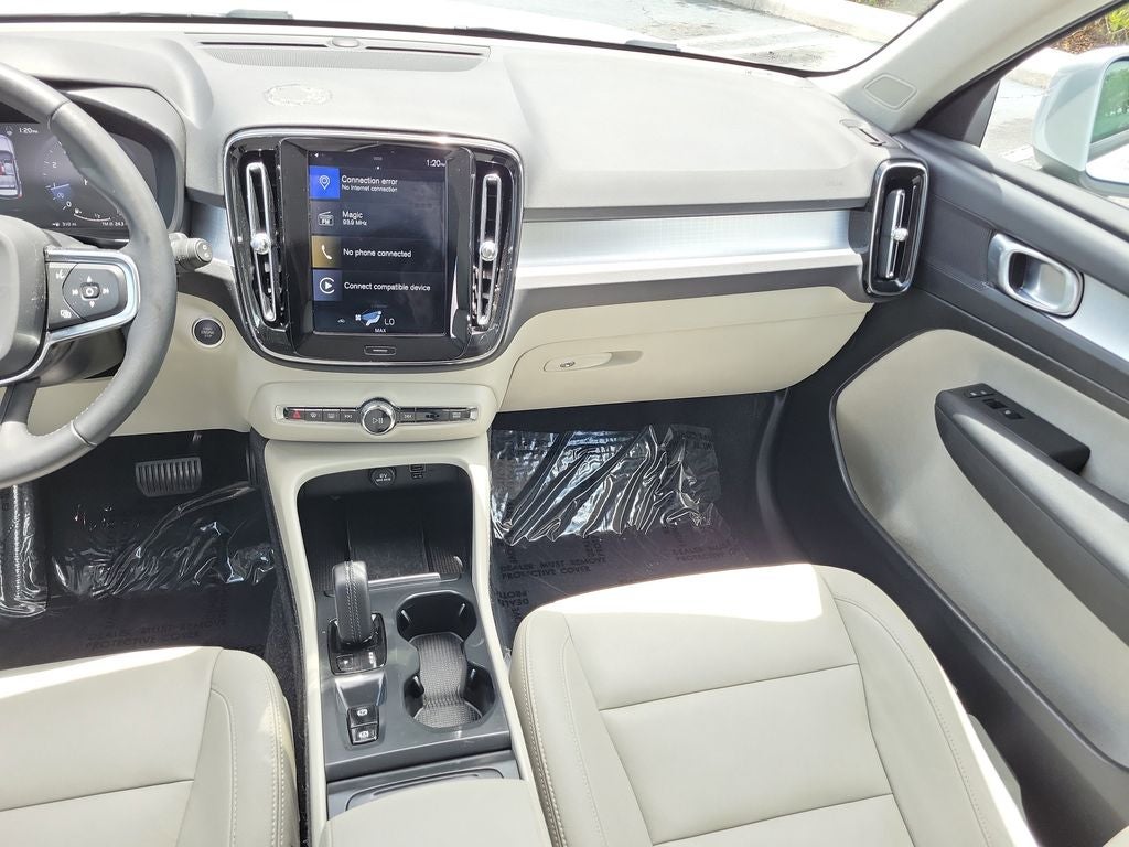 2020 Volvo XC40 Momentum