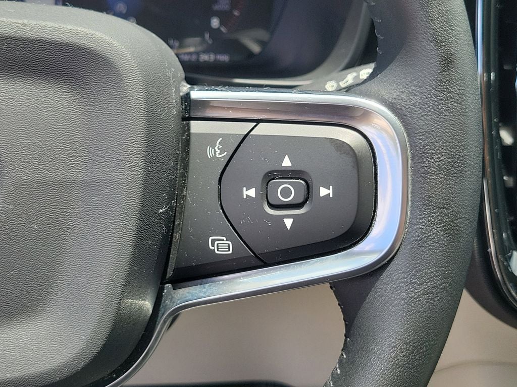 2020 Volvo XC40 Momentum