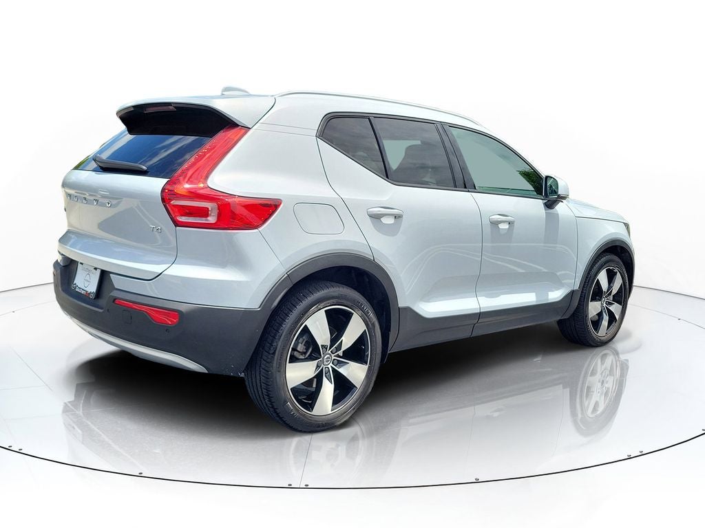 2020 Volvo XC40 Momentum