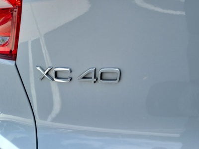 2020 Volvo XC40 Momentum