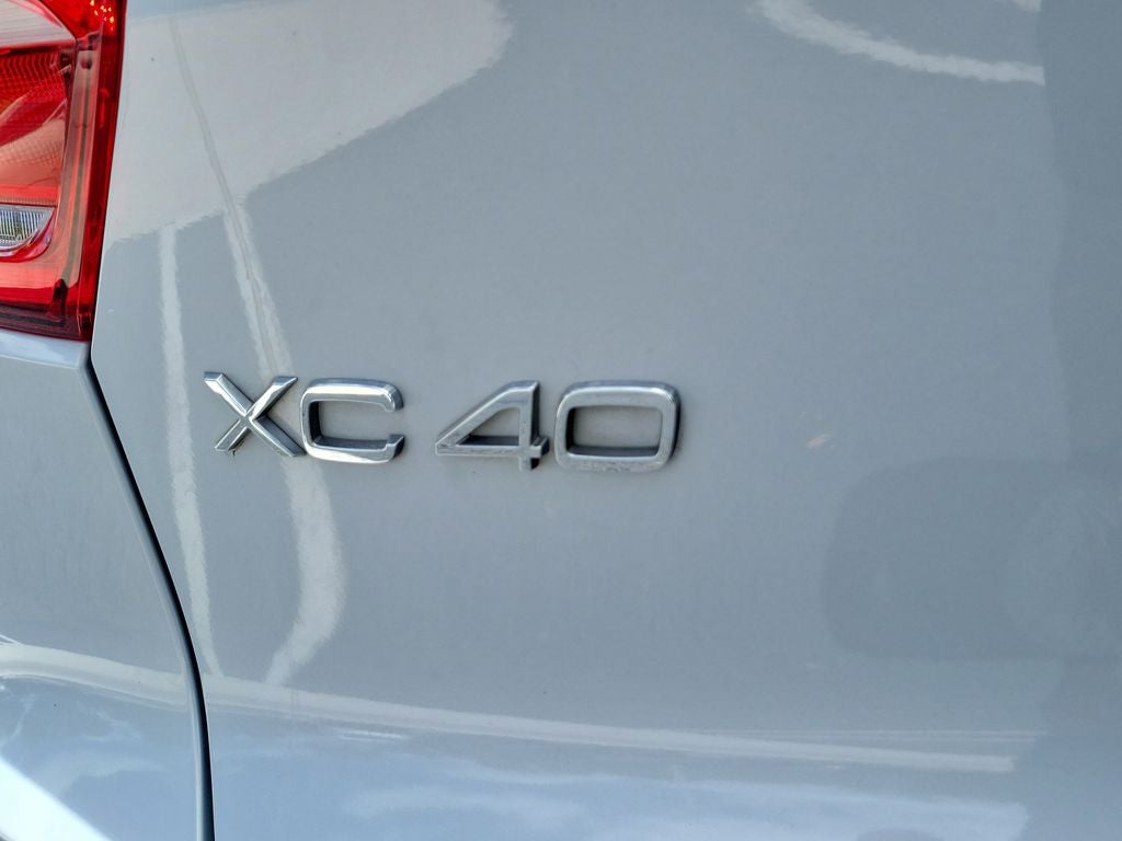 2020 Volvo XC40 Momentum