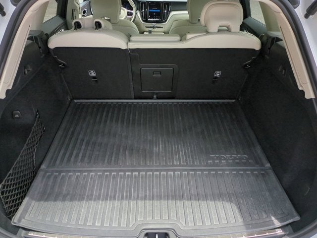 2024 Volvo XC60 Recharge Plug-In Hybrid Plus Dark Theme
