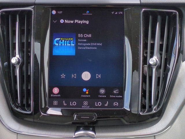 2024 Volvo XC60 Recharge Plug-In Hybrid Plus Dark Theme