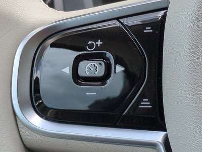 2024 Volvo XC60 Recharge Plug-In Hybrid Plus Dark Theme
