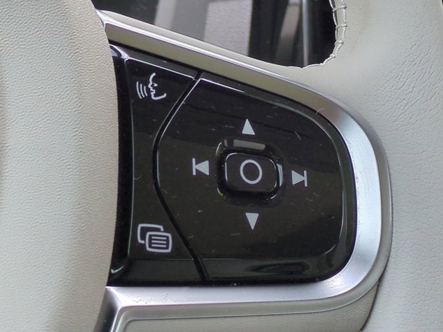 2024 Volvo XC60 Recharge Plug-In Hybrid Plus Dark Theme