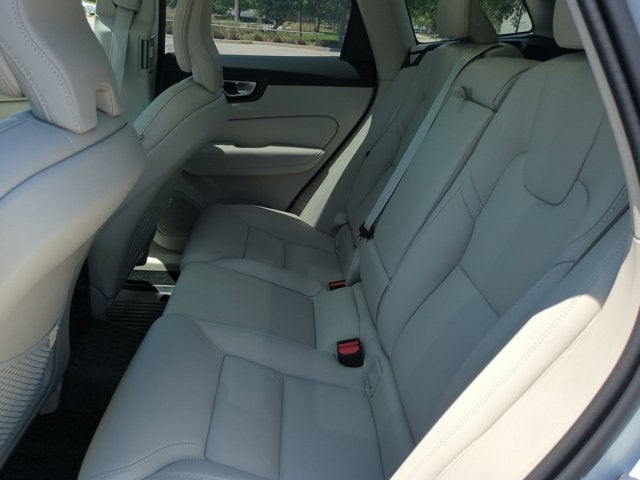 2024 Volvo XC60 Recharge Plug-In Hybrid Ultimate Dark Theme