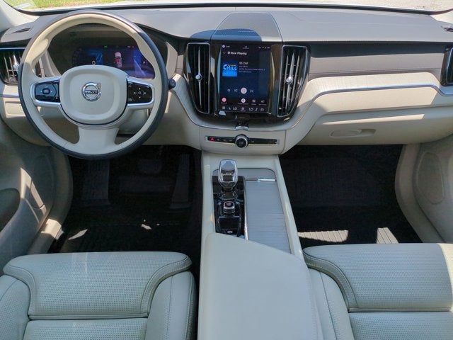 2024 Volvo XC60 Recharge Plug-In Hybrid Ultimate Dark Theme