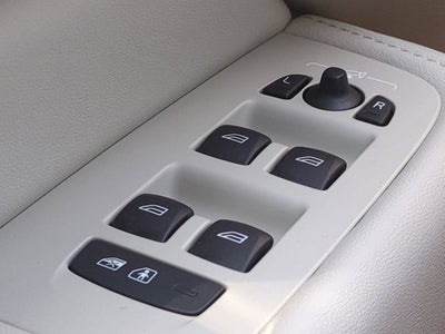 2024 Volvo XC60 Recharge Plug-In Hybrid Ultimate Dark Theme