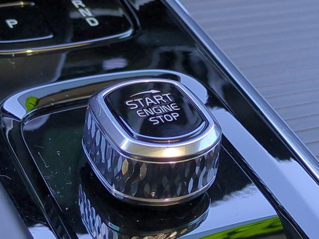 2023 Volvo XC60 Recharge Plug-In Hybrid Core Bright Theme