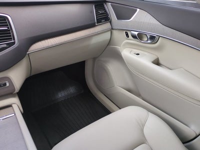 2025 Volvo XC90 Plug-In Hybrid Plus