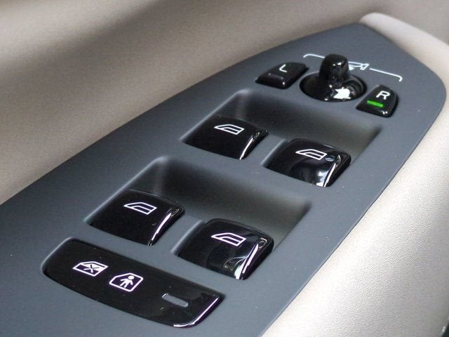 2026 Volvo XC90 Plug-In Hybrid Plus