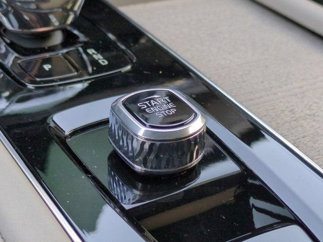 2026 Volvo XC90 Plug-In Hybrid Plus