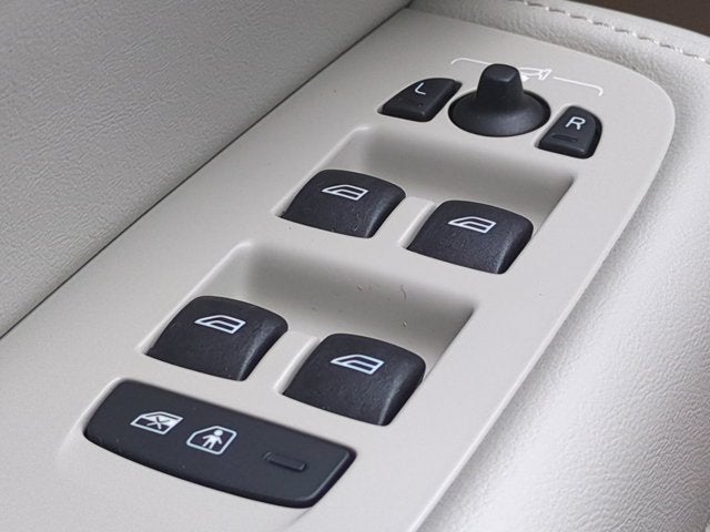 2025 Volvo XC60 Plug-In Hybrid Plus