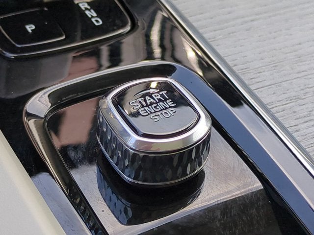 2025 Volvo XC60 Plug-In Hybrid Plus