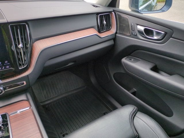 2023 Volvo XC60 Ultimate Bright Theme