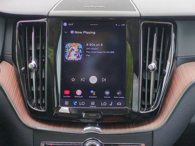 2023 Volvo XC60 Ultimate Bright Theme