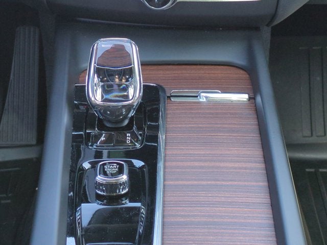 2023 Volvo XC60 Ultimate Bright Theme