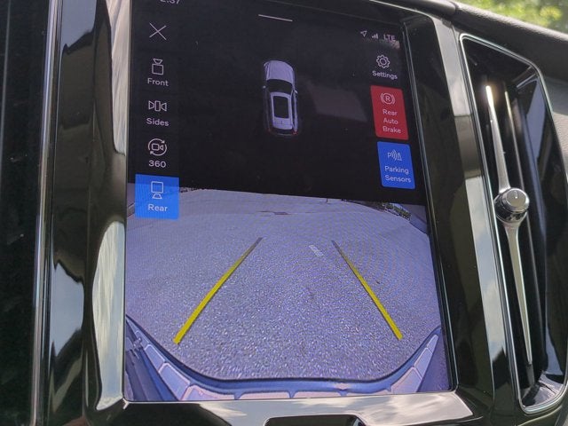 2023 Volvo XC60 Plus Dark Theme