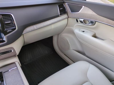 2024 Volvo XC90 Plus Bright Theme