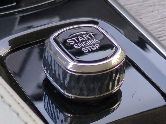 2024 Volvo XC90 Plus Bright Theme