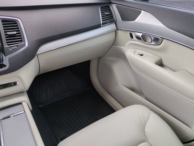 2024 Volvo XC90 Core Bright Theme