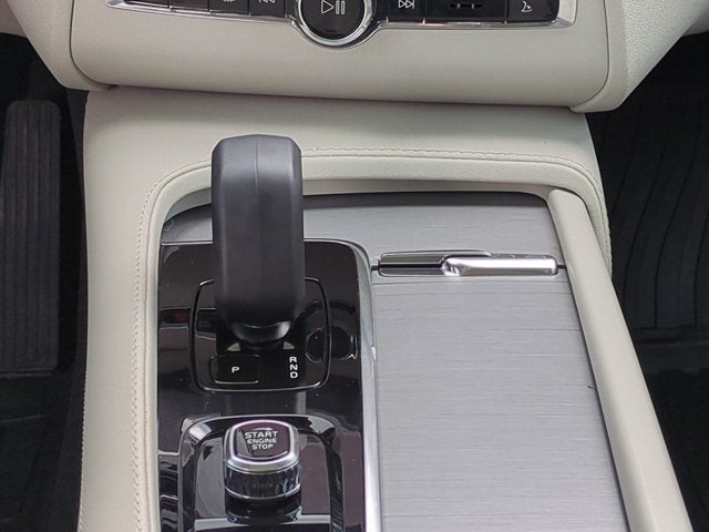 2024 Volvo XC90 Core Bright Theme