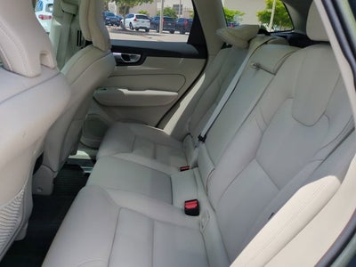 2023 Volvo XC60 Ultimate Bright Theme