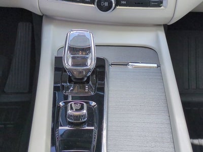 2023 Volvo XC60 Ultimate Bright Theme