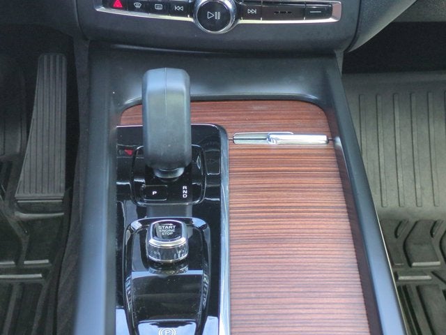 2023 Volvo XC60 Plus Bright Theme
