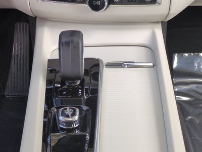 2024 Volvo XC60 Core Dark Theme