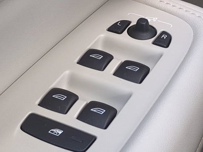 2024 Volvo XC60 Core Dark Theme