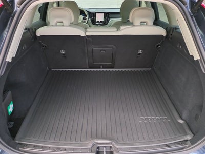 2024 Volvo XC60 Core Dark Theme