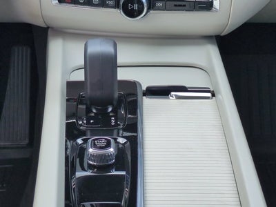 2024 Volvo XC60 Core Dark Theme