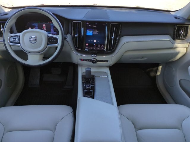 2023 Volvo XC60 Plus Dark Theme