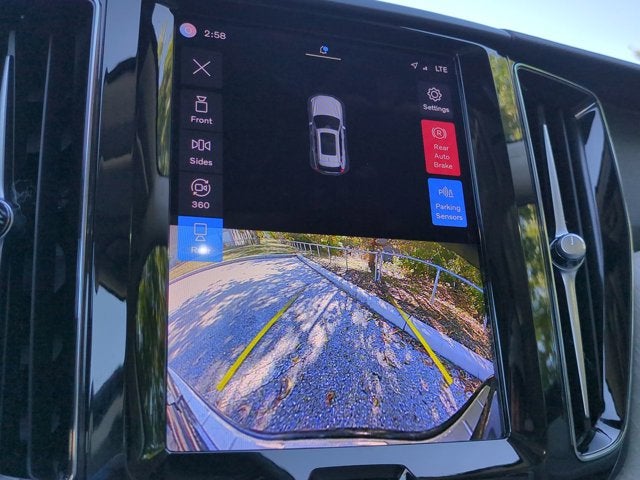 2023 Volvo XC60 Plus Dark Theme